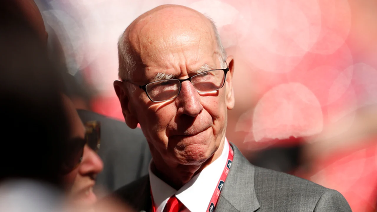 Tottenham bate Crystal Palace em dia de homenagens a Bobby Charlton e abre 5 pontos no Inglês
