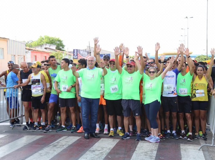 Centenas de atletas participam da Corrida de Emancipação Michel Alexandre