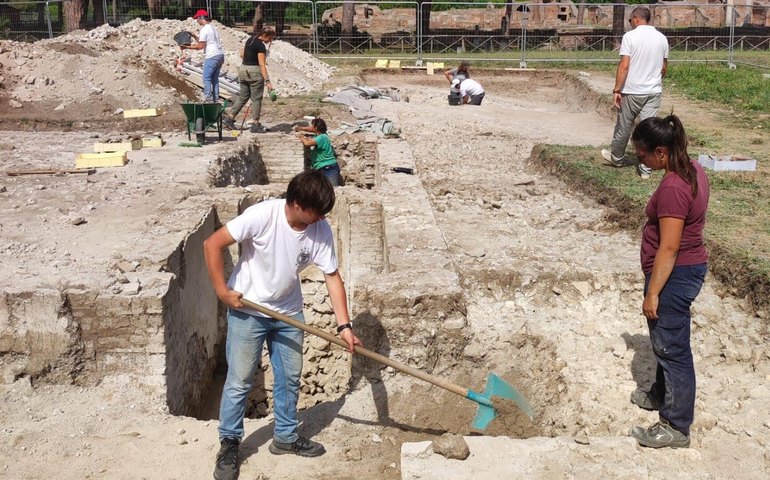 Arqueólogos descobriram um raro banho de uma sinagoga de 1.600 anos na Itália (FOTOS)