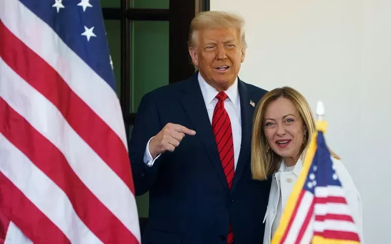 Trump ataca Meloni por defender papa Leão XIV: 'Ela que é inaceitável'