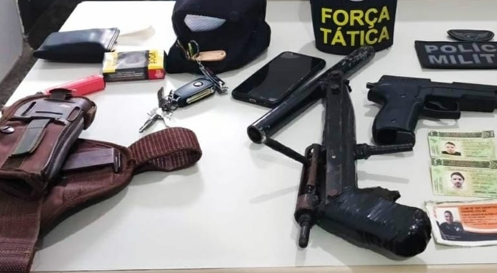 Motorista e passageiro armados são presos após ameaçarem pedestres em Aracaju / Foto: Foto: BPTur/SE