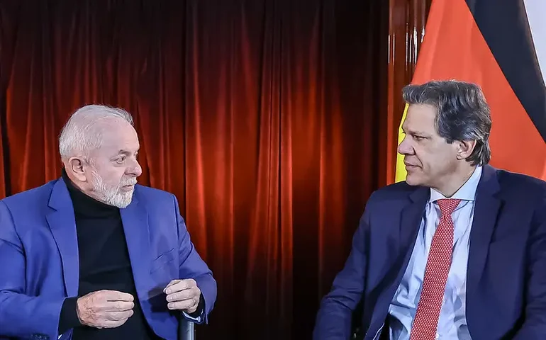 Lula se reúne com Haddad para discutir crise na Petrobras