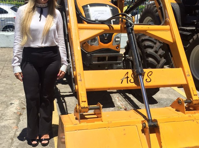 Belém ganha trator para ajudar na agricultura familiar