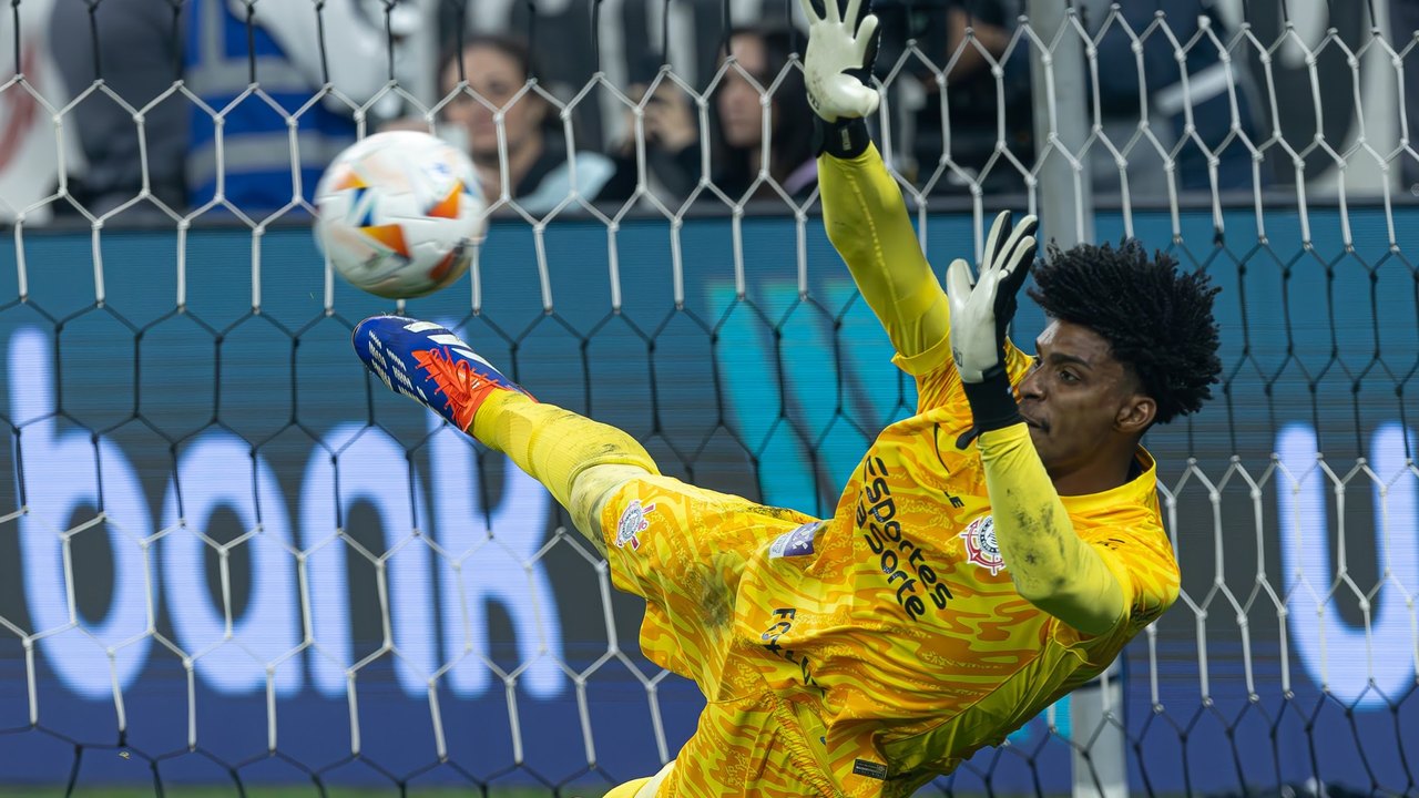 Corinthians ainda busca acordo com Fla e pode pagar nova multa por Hugo Souza na Copa do Brasil