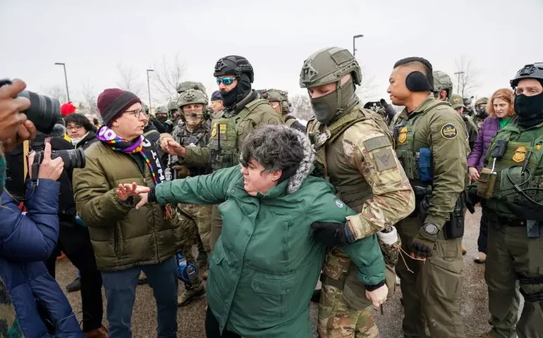 Após morte em operação do ICE, protestos elevam tensão em Minneapolis