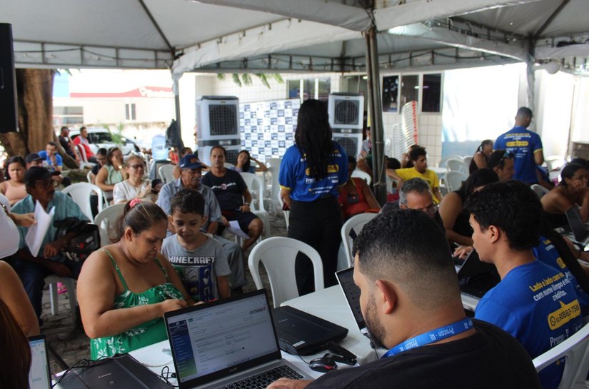 Procon na Rua leva atendimento e orientação aos consumidores de Santa Luzia do Norte
