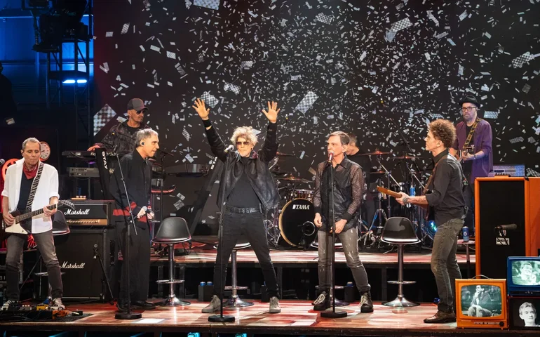 'Altas Horas' de hoje traz músicos do Titãs como convidados em edição especial