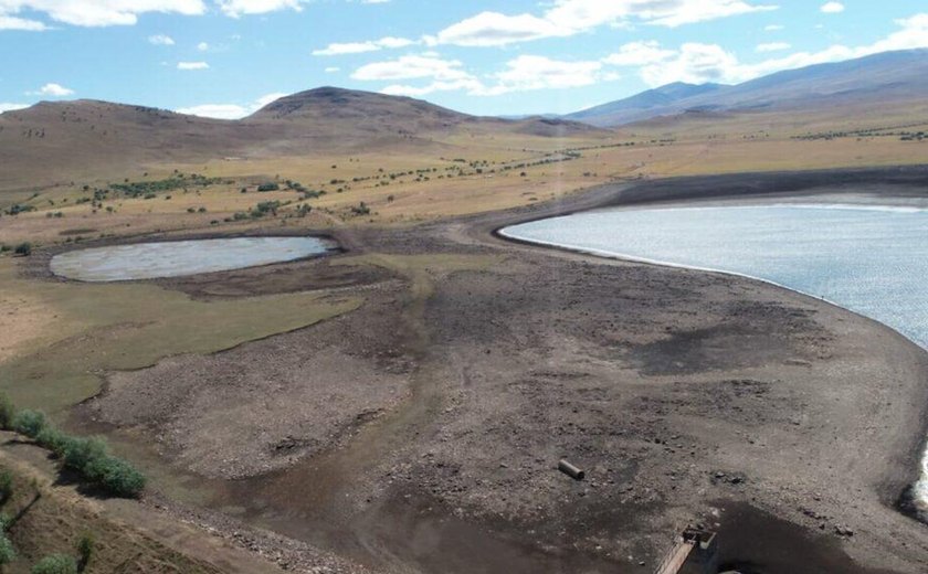 Arqueólogos encontraram misteriosa tábua de pedra na Geórgia com língua desconhecida