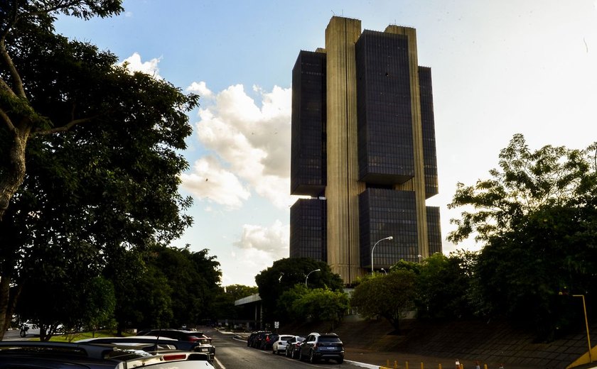 Copom decide nesta quarta em quanto elevará juros básicos