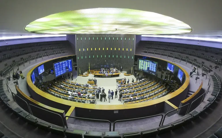 Eleição na Câmara gera embate entre ex-ministros de Bolsonaro