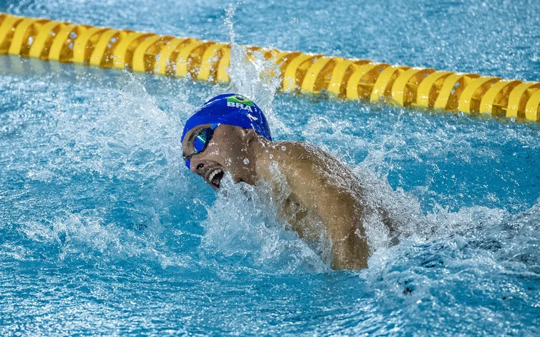 Brasil conquista ouro no revezamento 4x200m e mais três medalhas na natação no Pan de Santiago