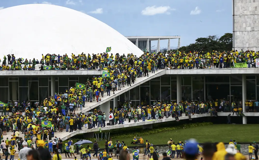 Oposição consegue 262 assinaturas para projeto da anistia tramitar em regime de urgência