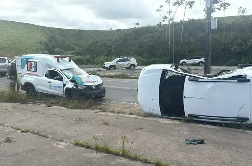 Acidente entre carro e ambulância deixa um morto em Matriz de Camaragibe