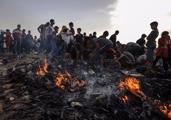 Retrato de criança palestina que perdeu braços durante ataque de Israel vence World Press Photo