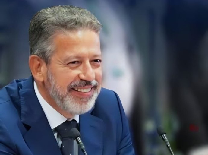 Arthur Lira chega ainda mais forte à disputa pelo Senado após anos de entregas e investimentos em AL