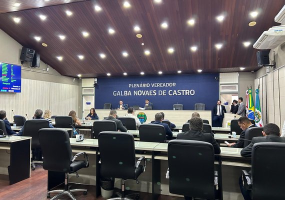 Em Maceió, vereadores aprovam alteração na Lei Orgânica para adequação das emendas