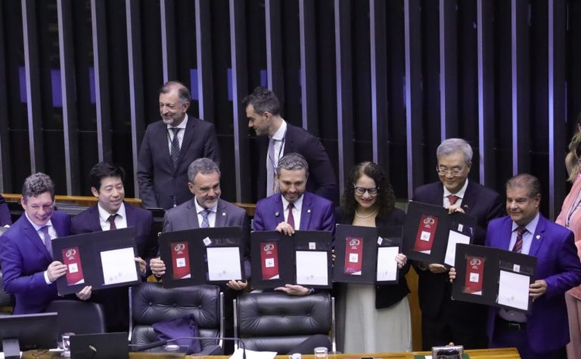 Congresso presta homenagem aos 50 anos da relação diplomática entre Brasil e China