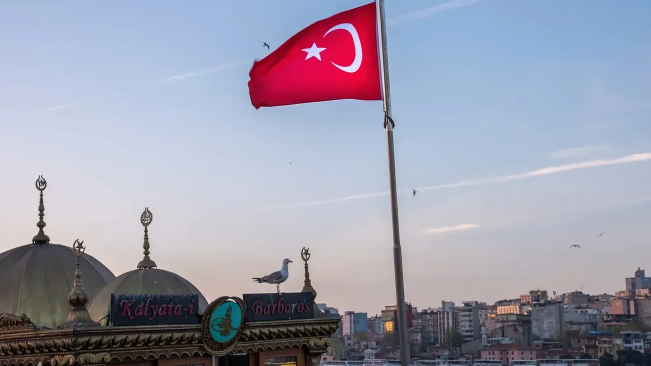 Turquia: prefeito de Istambul, que está preso, é designado candidato à presidência