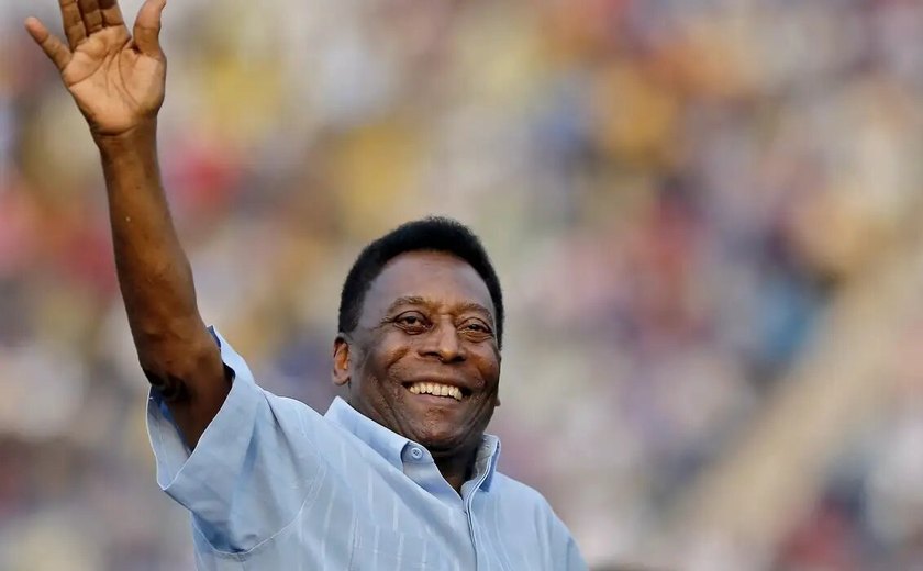 Um ano sem a realeza: Pelé continua a encantar o mundo do futebol