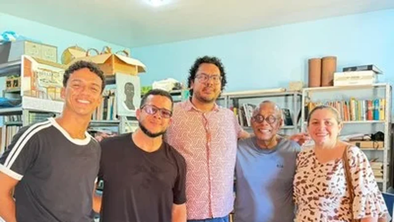 Neabi recebe doação do acervo completo do historiador Zezito Araújo