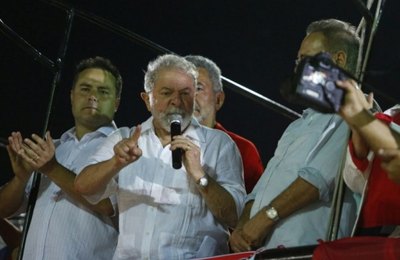 Em Penedo, Lula fala em 2018 e foca no ataque a Michel Temer