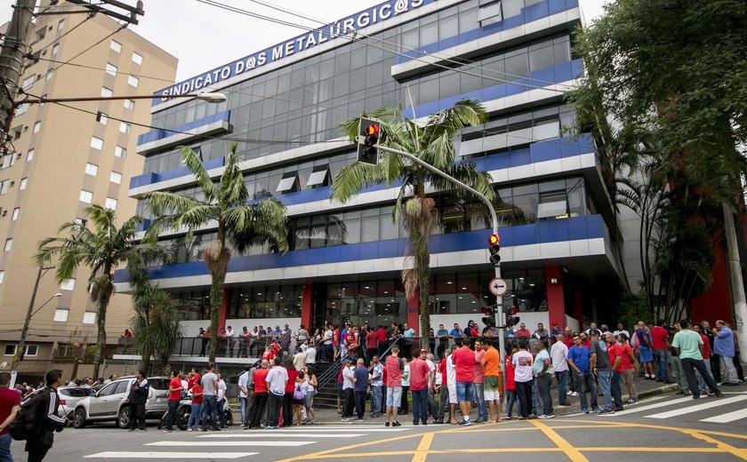 Ato em apoio a Lula no Sindicato dos Metalúrgicos do ABC começa a esvaziar