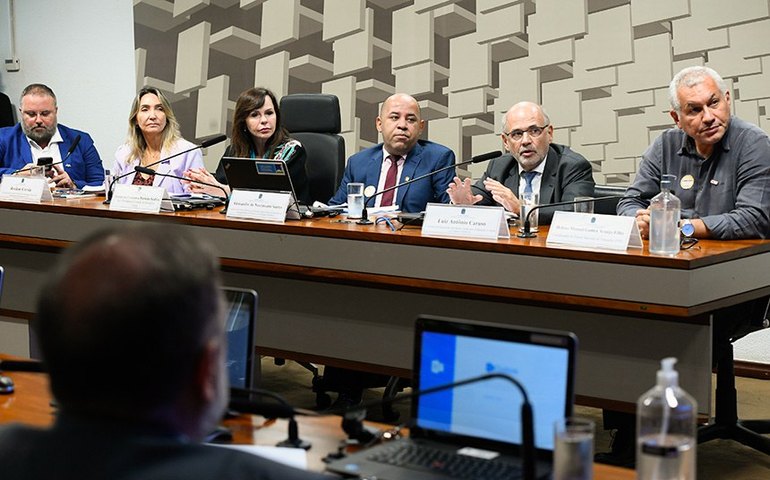 Debatedores fazem críticas e sugestões para reforma do novo ensino médio