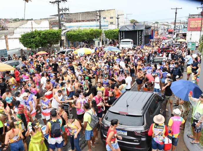 Bloco Peru da Madrugada arrasta multidão e reforça tradição carnavalesca em São Miguel dos Campos