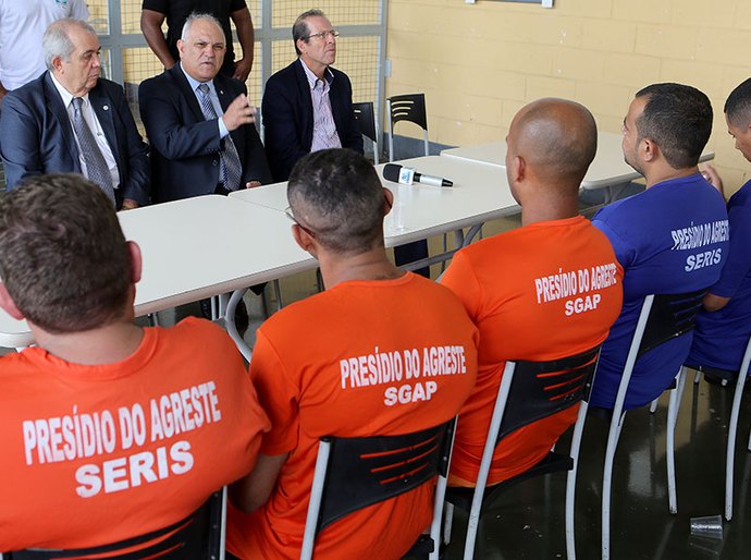 Magistrados realizam vistoria no Presídio do Agreste