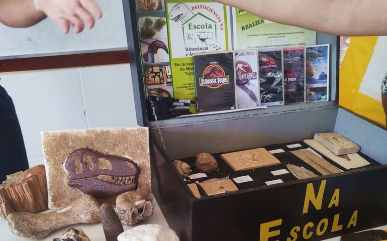 Os seres do passado: projeto da Uesb leva Paleontologia às escolas