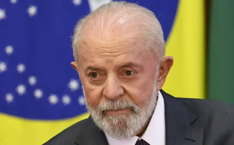 Lula afirma que 'dinheiro parado' só interessa a banqueiro e especulador