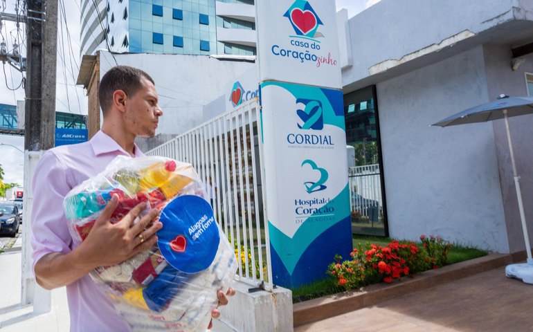 Programa Alagoas Sem Fome doa 220 kg de alimentos a famílias atendidas pela Casa do Coraçãozinho