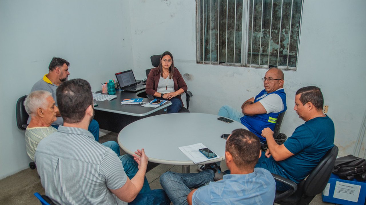Reunião na SMTT trata sobre a atualização para regulamentação do transportes escolar