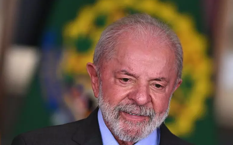 Na Indonésia, Lula confirma que irá disputar reeleição em 2026