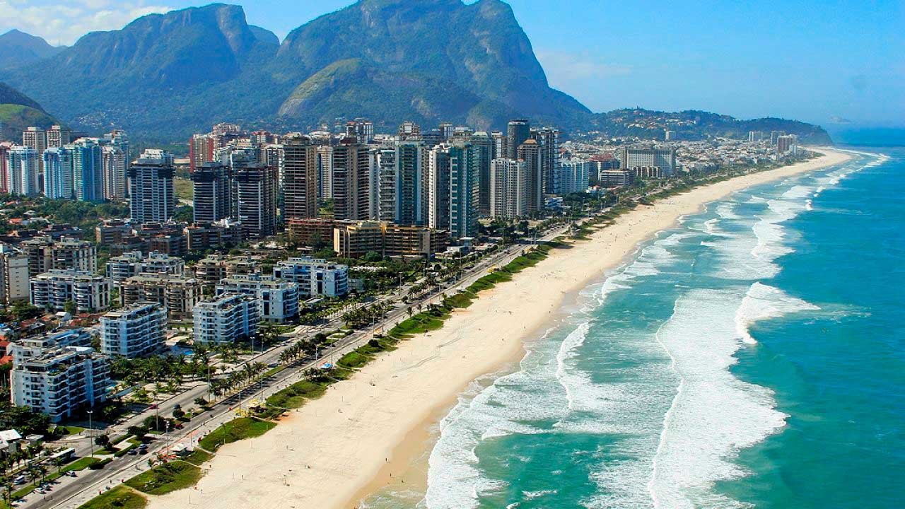 Mulher é presa após ofensa racial a funcionário de supermercado na Barra da Tijuca