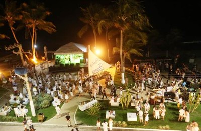 Praia do Francês é cenário para encerramento de congresso de turismo
