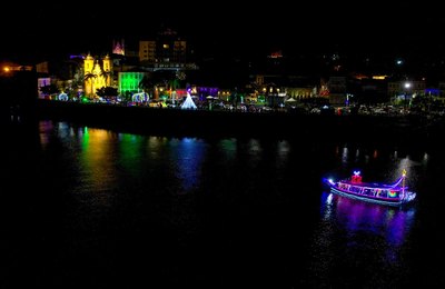 Abertura oficial do Penedo Luz acontece no dia 3 de dezembro com chegada do Papai Noel e espetáculo natalino gratuito