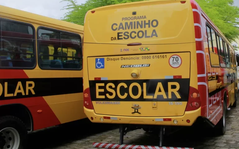 Prefeitura de Penedo disponibiliza transporte para alunos da zona rural realizarem seletivo do IFAL