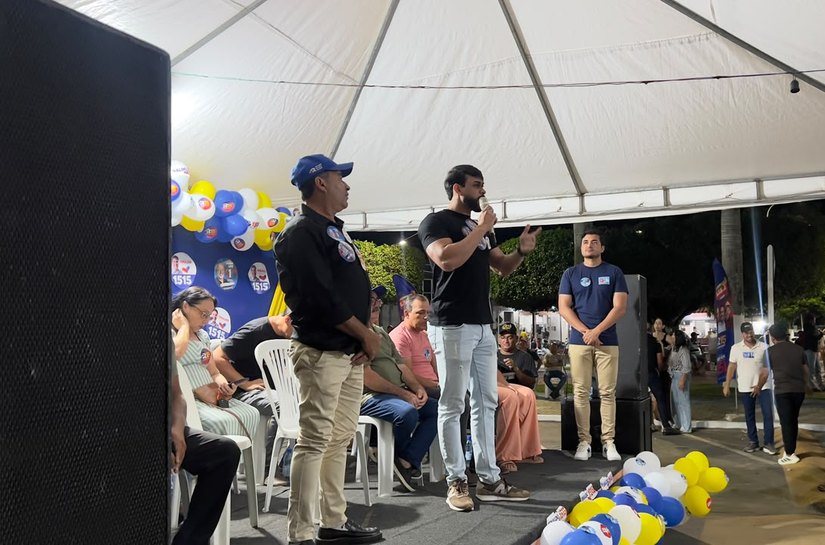 Prefeito Didi Lopes reúne moradores em roda de conversa na Praça Central de Tanque d’Arca