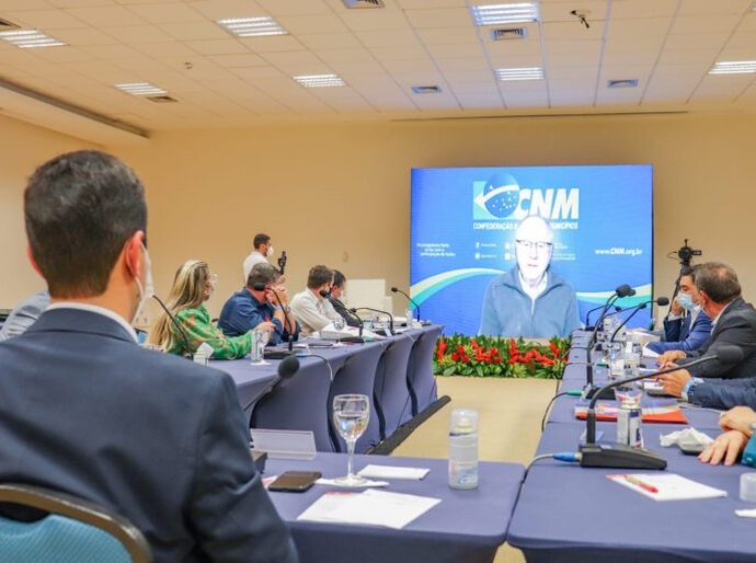Encaminhamentos e troca de experiências concluem encontro de prefeitos