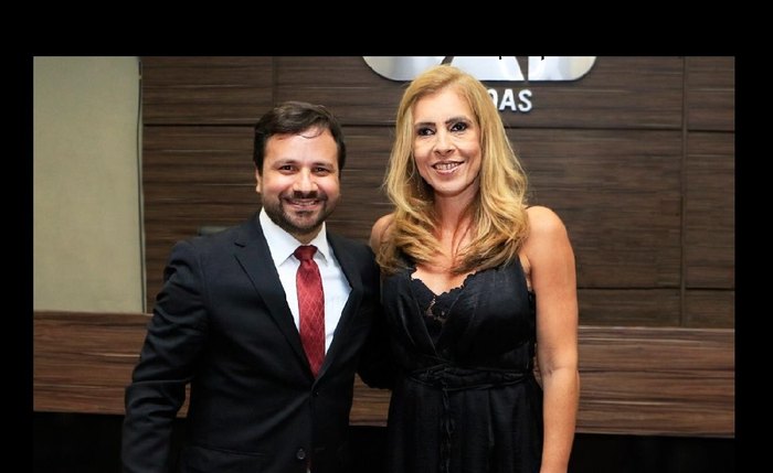 O presidente da OAB-AL Nivaldo Barbosa e a advogada Fernanda Marinela