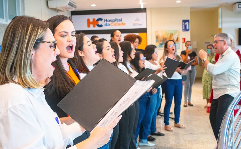 Coral Canto da Gente leva acolhimento e humanização ao Hospital da Cidade, em Maceió