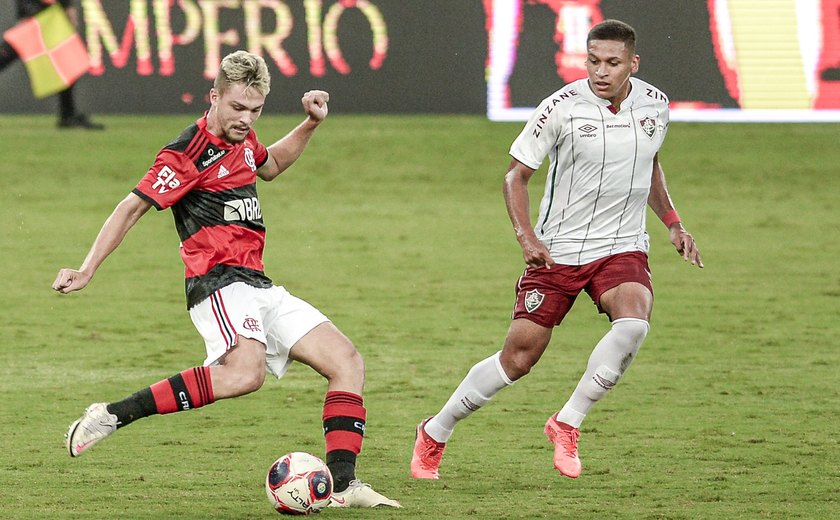 Com time completo, Flu vence jovens do Fla no 1º clássico do Carioca