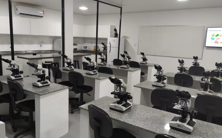 Com apoio da Secti, Uneal inaugura laboratório de Zootecnia em Santana do Ipanema