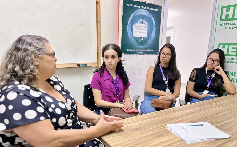 Hospital de Emergência do Agreste recebe estudantes do PET-Saúde para visita ao Serviço de Epidemiologia