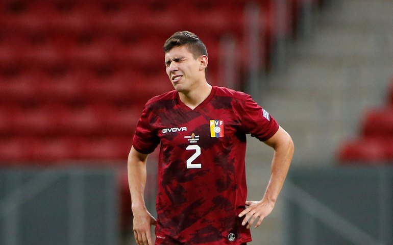 São Paulo anuncia a contratação do zagueiro venezuelano Nahuel Ferraresi