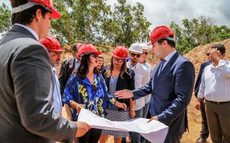 Governador homenageia Deodoro e visita esgotamento sanitário tocado pelo Estado