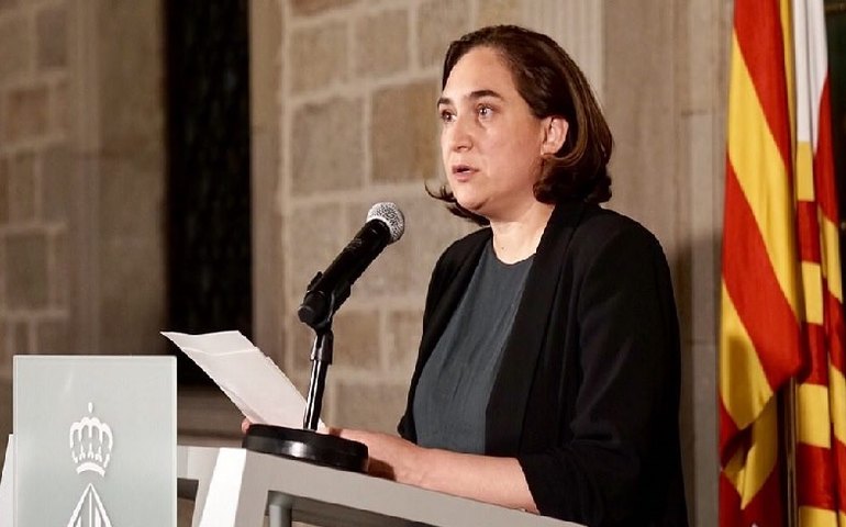 Prefeita de Barcelona se solidariza com suposta vítima do caso Daniel Alves