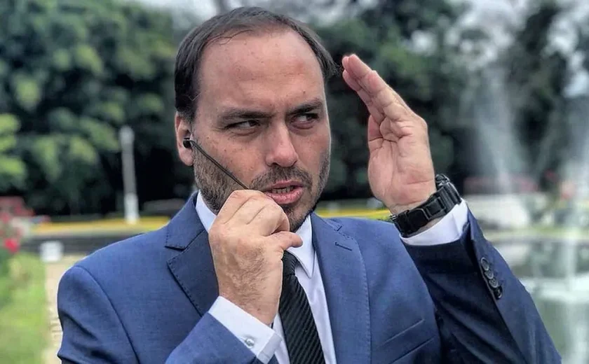 Cotado para o Senado por SC, Carlos Bolsonaro participa de atos em 2 cidades do Estado