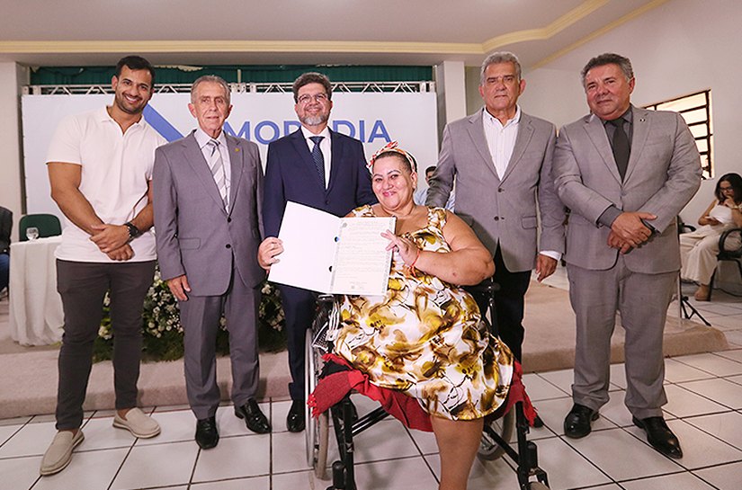 TJAL entrega 80 títulos de propriedade a famílias em Pão de Açúcar